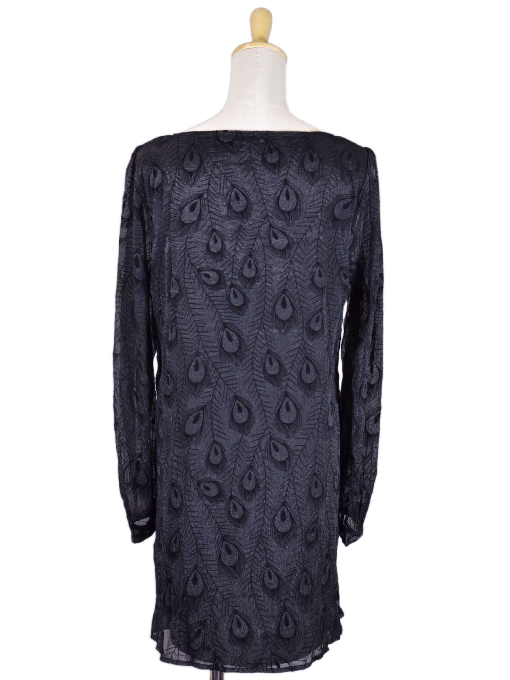 Vestido de cóctel de noche con mangas largas y plumas de pavo real encantador en crema
