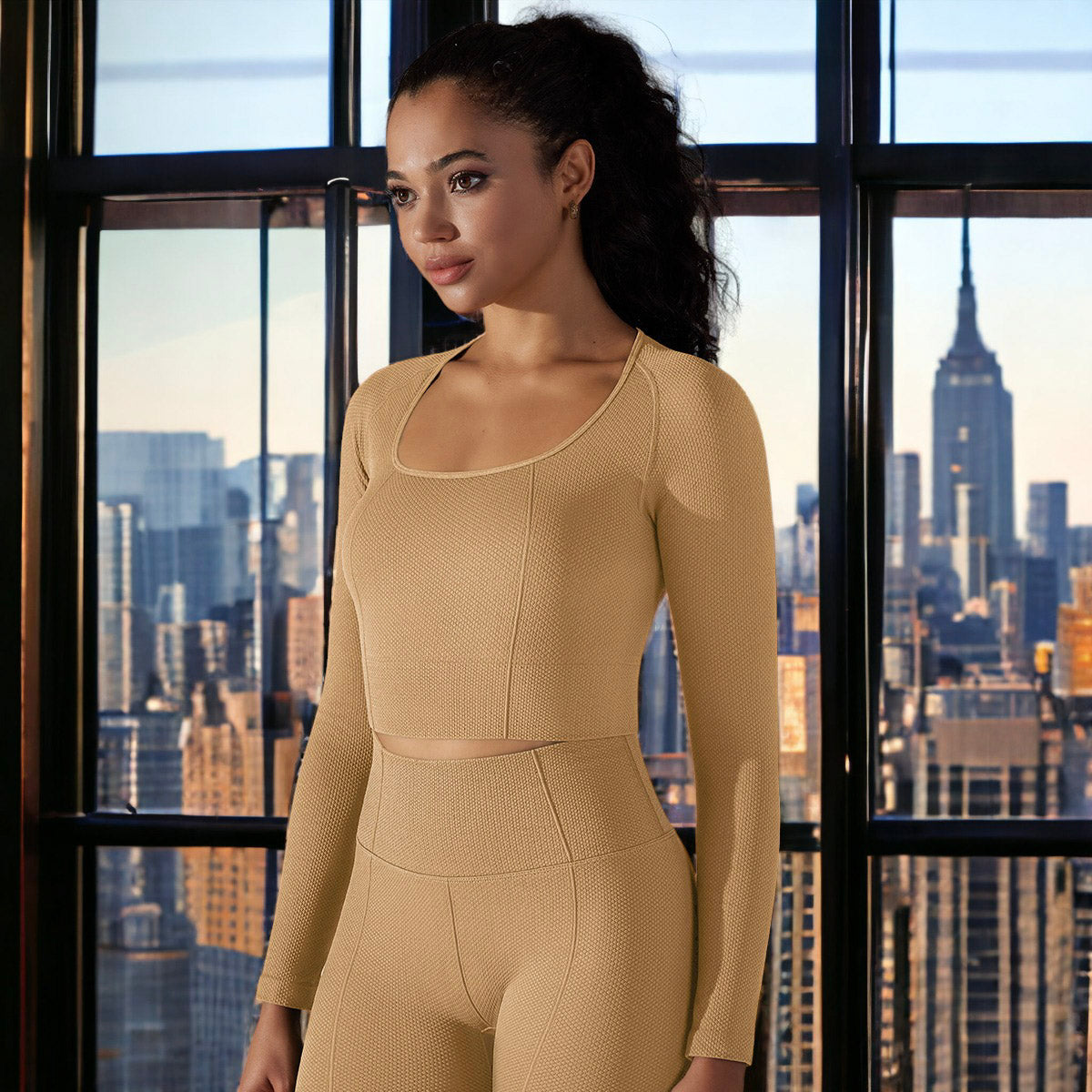 Top deportivo texturizado con escote cuadrado