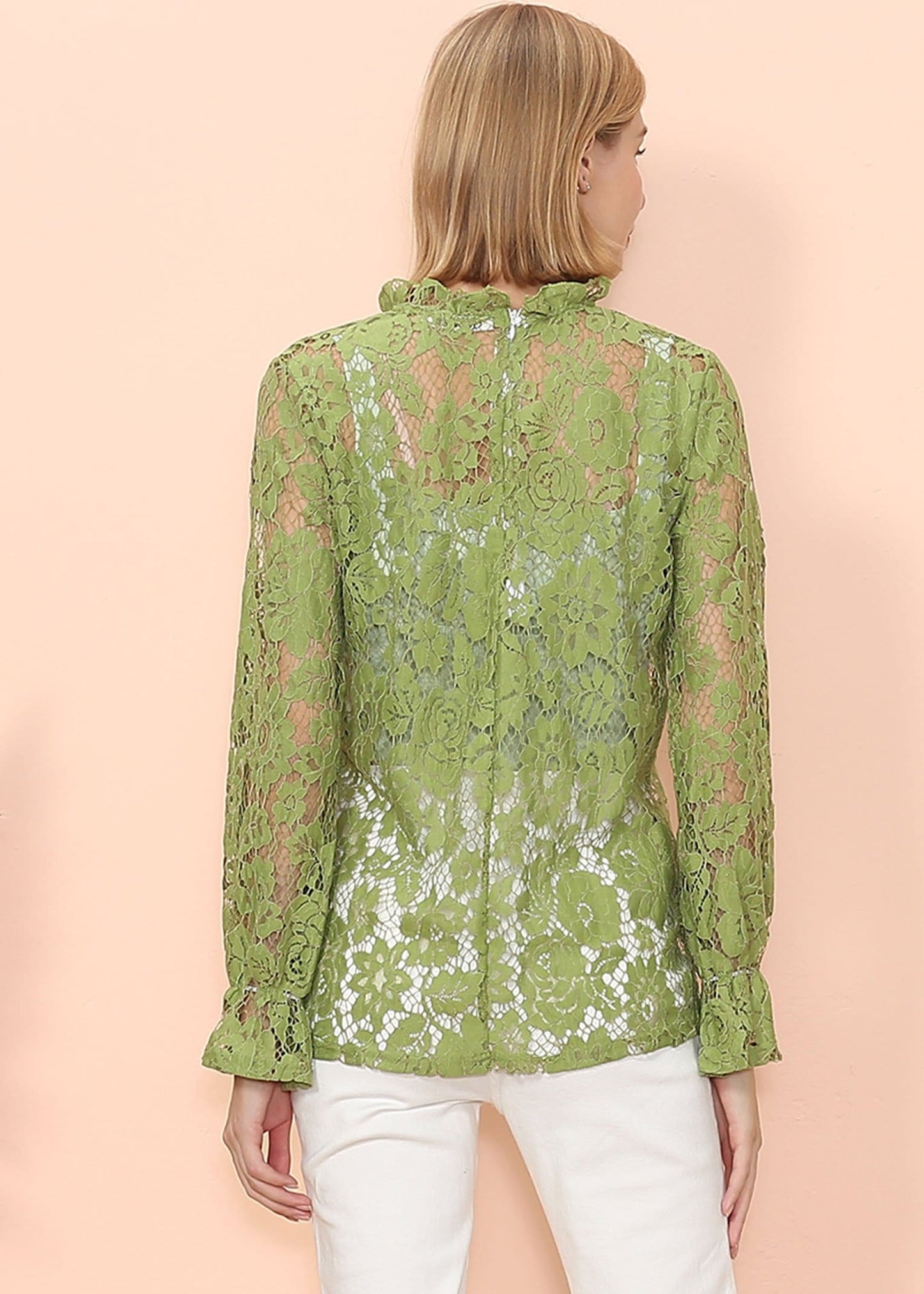 Blusa transparente con mangas abullonadas y encaje en capas