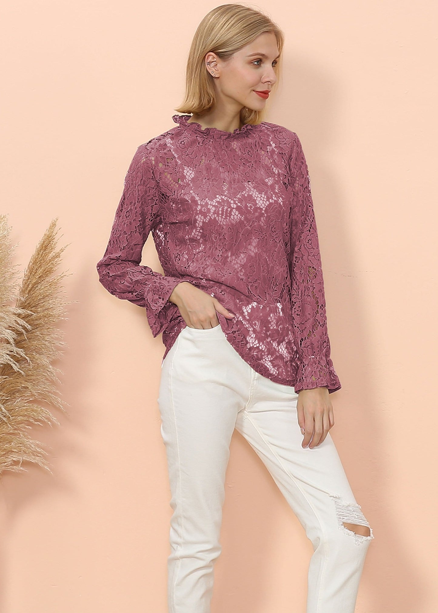 Blusa transparente con mangas abullonadas y encaje en capas