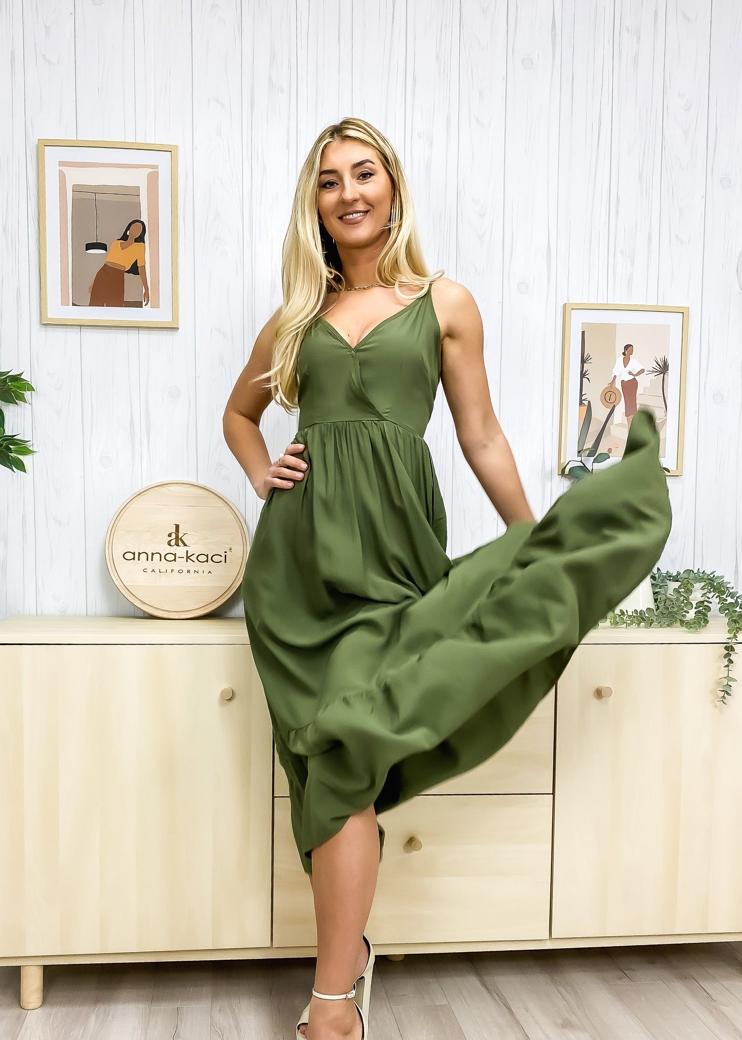 Vestido de cuello cruzado en color liso