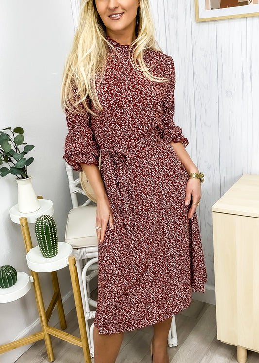 Vestido con cuello con volantes y lazo