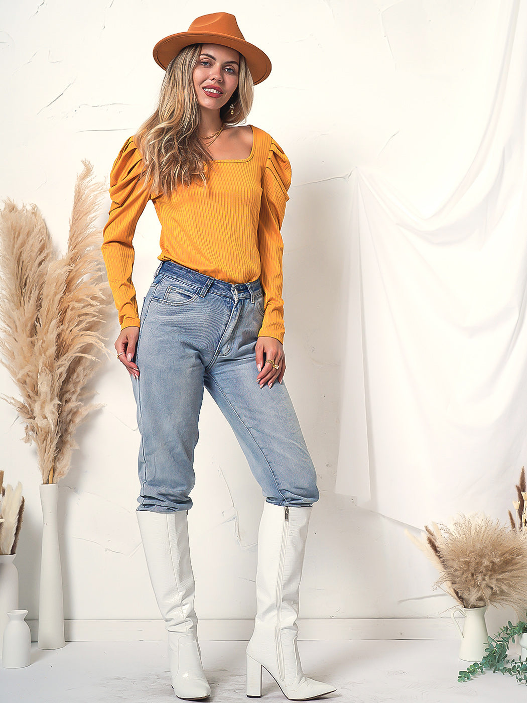 Blusa con escote cuadrado y mangas gigot