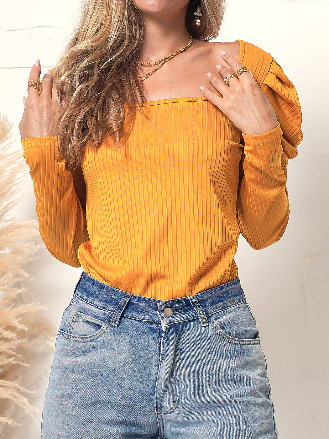 Blusa con escote cuadrado y mangas gigot