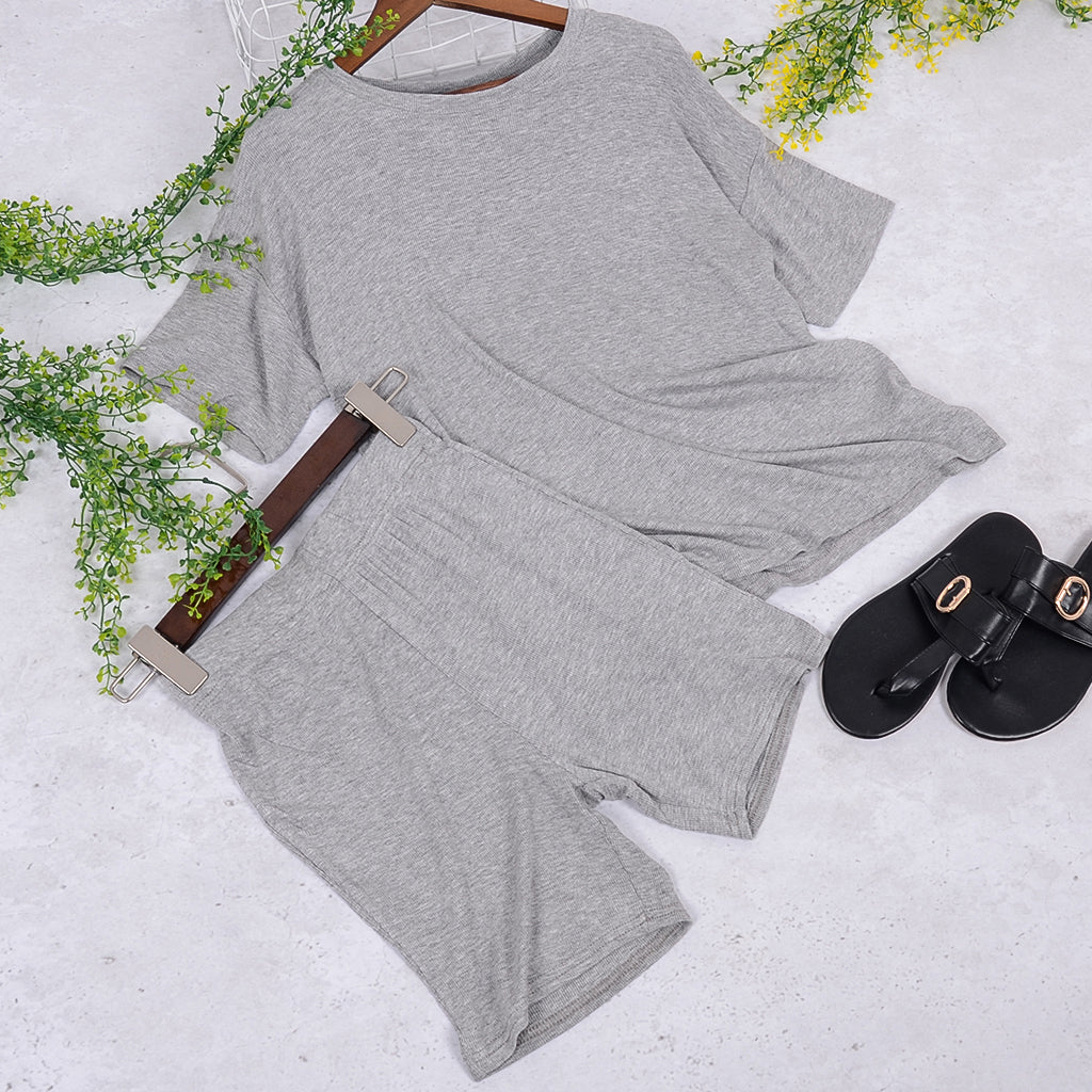 Conjunto de camiseta y pantalones cortos de ciclista de color liso