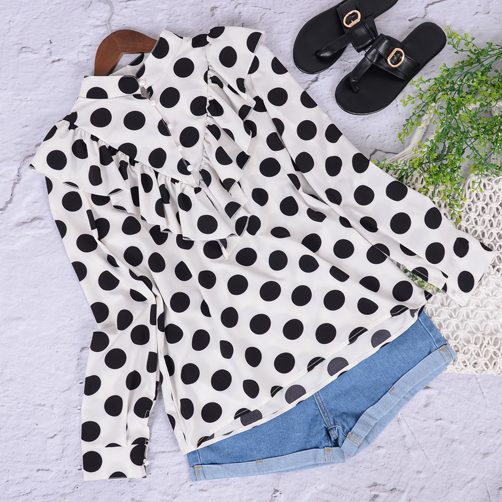 Blusa con botones y mangas largas con volantes