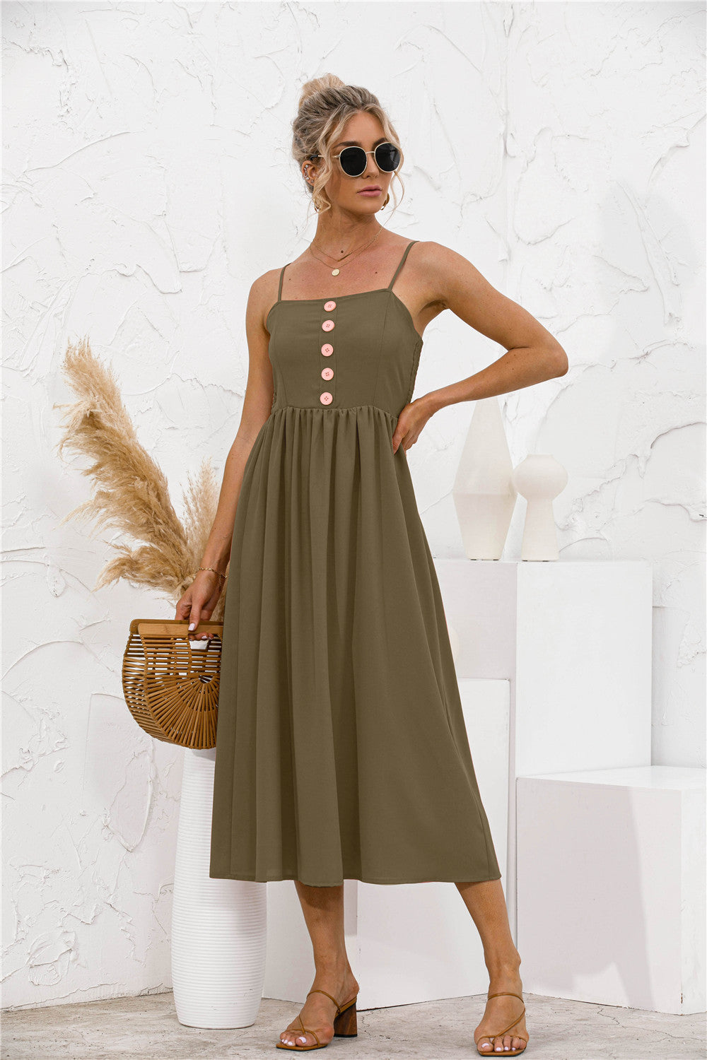 Vestido con botones en la espalda fruncidos