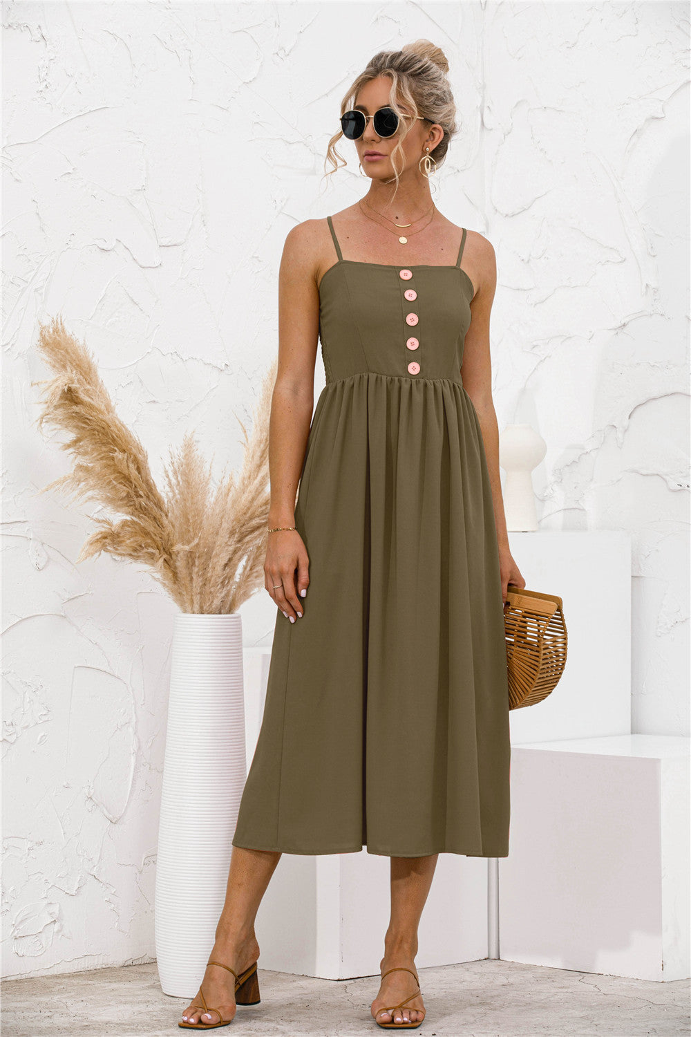 Vestido con botones en la espalda fruncidos
