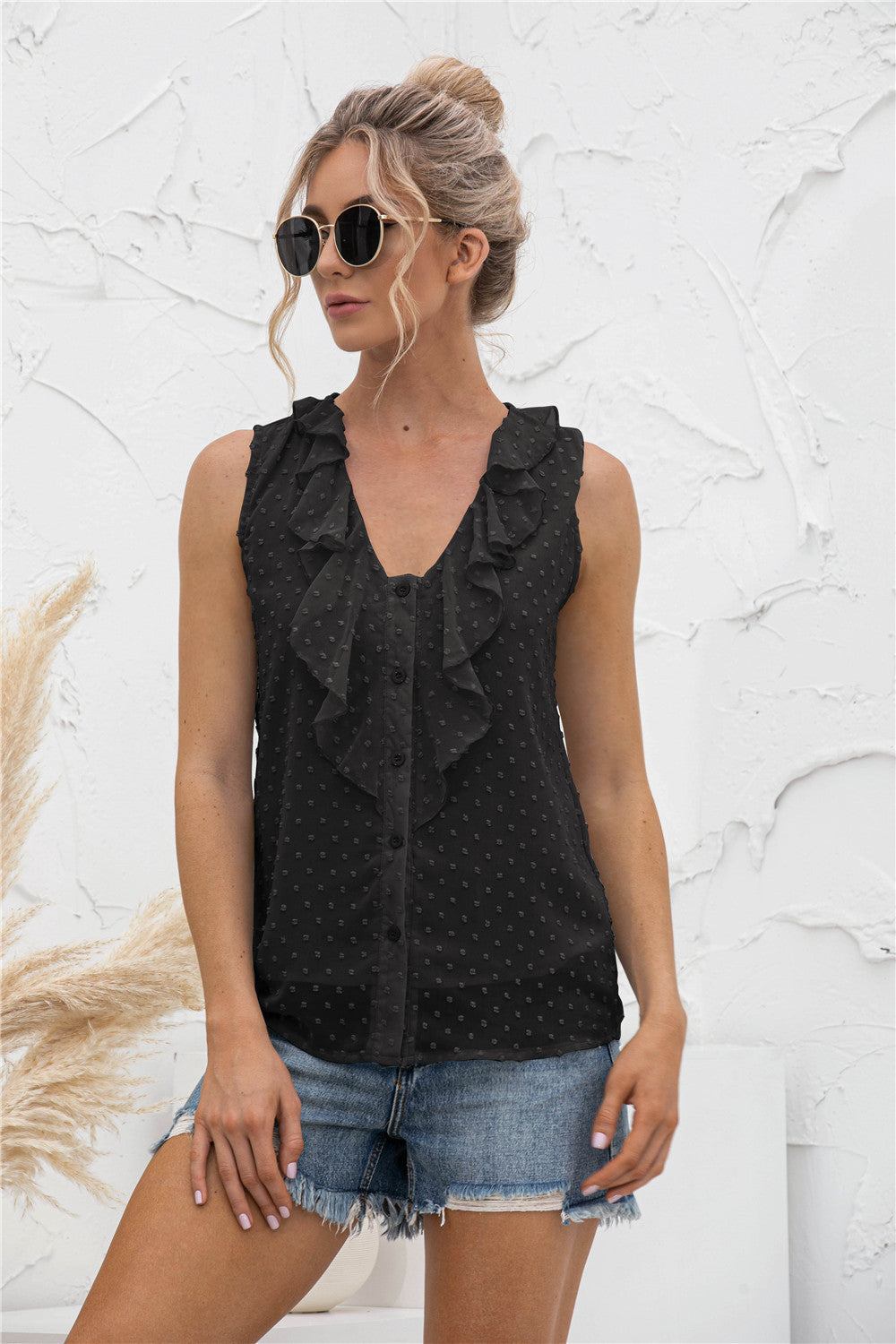 Camiseta sin mangas con lunares y volantes