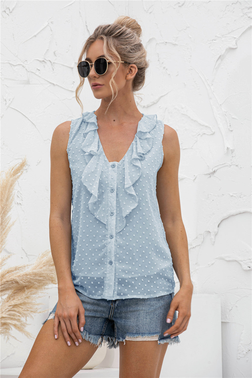 Camiseta sin mangas con lunares y volantes