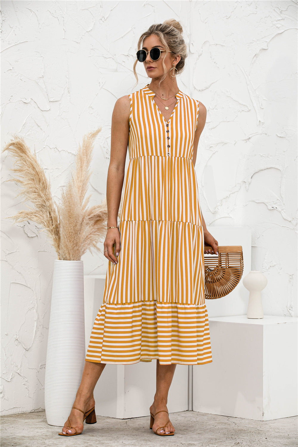 Vestido largo con botones a rayas en la parte delantera