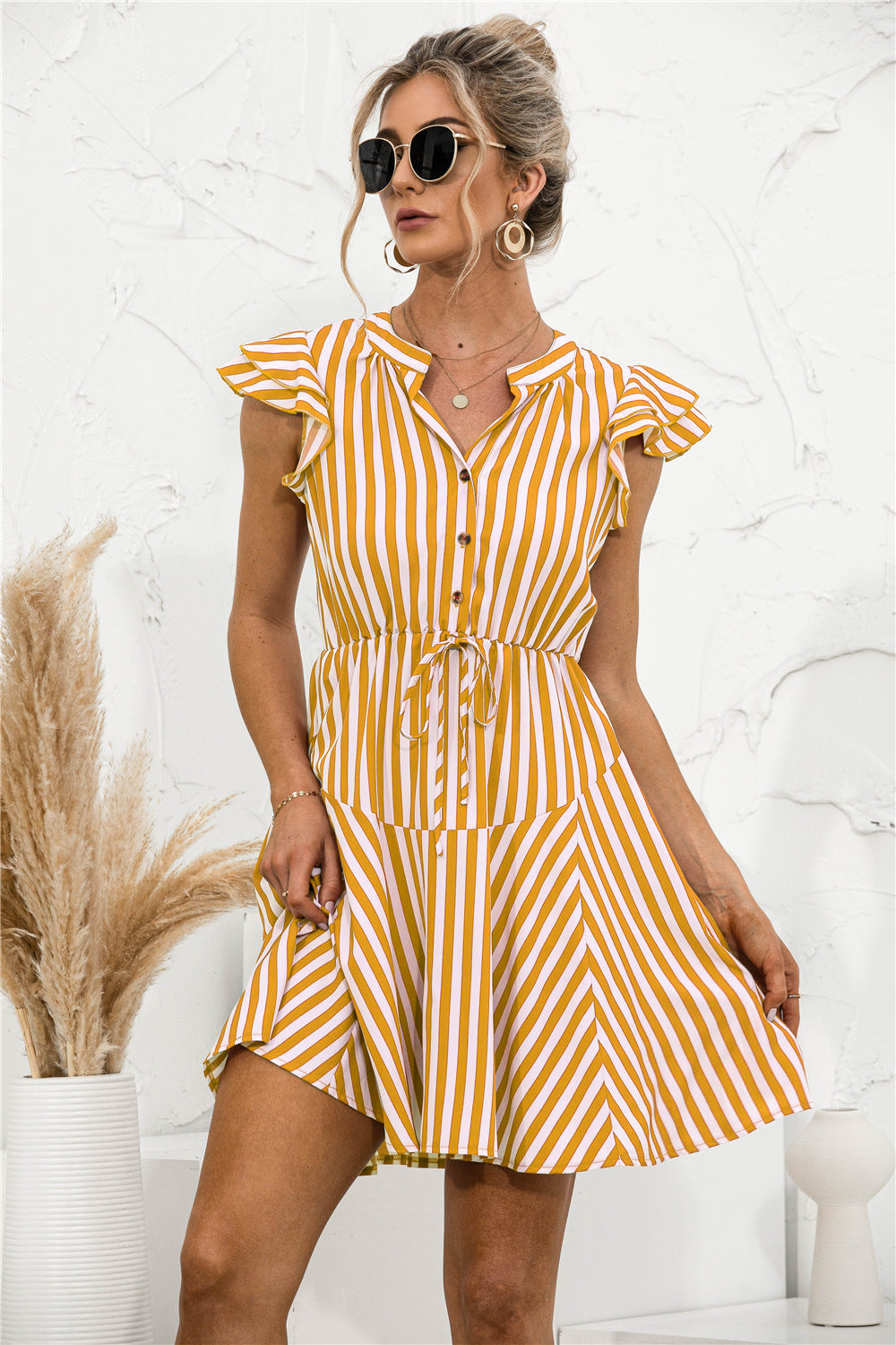Vestido mini túnica con volantes y rayas