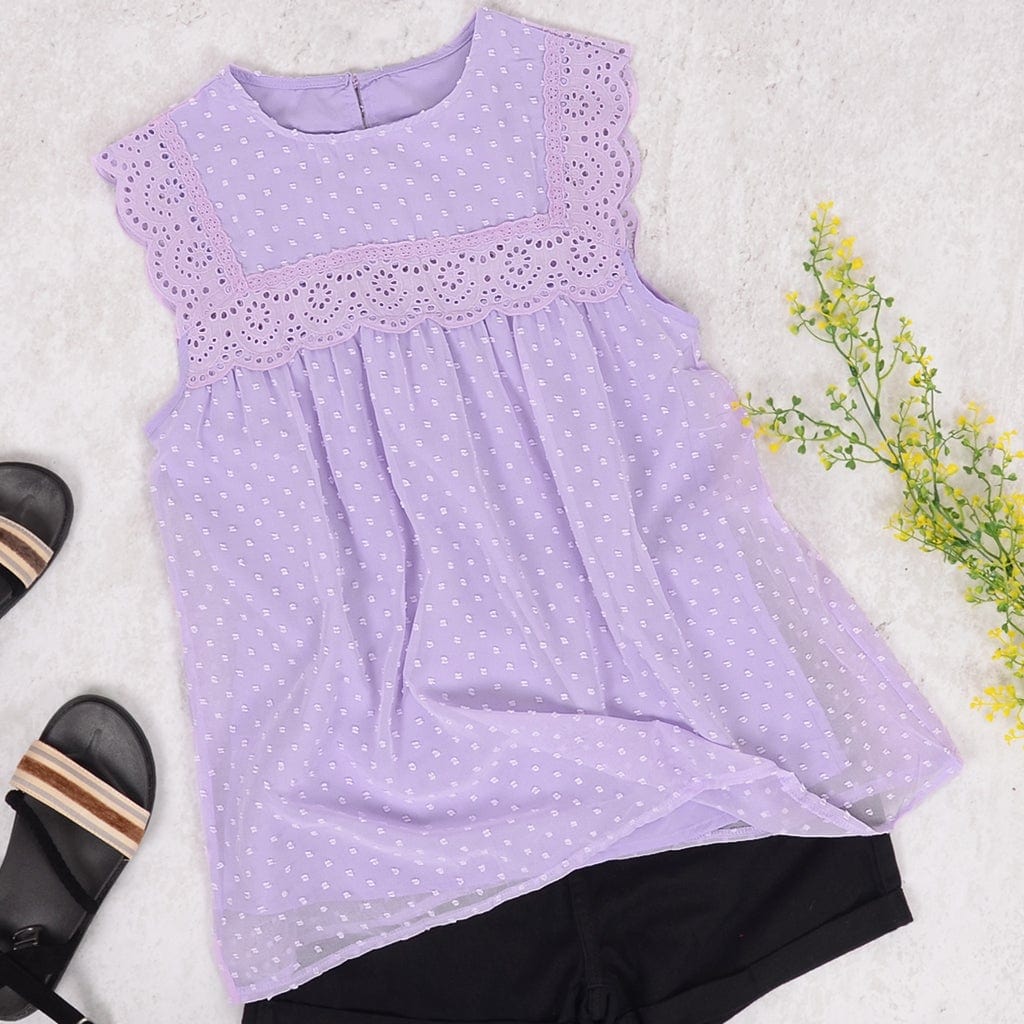 Blusa con ribete festoneado y ojales