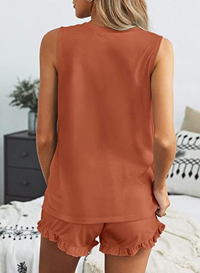 Camiseta sin mangas de color liso y pantalones cortos con volantes