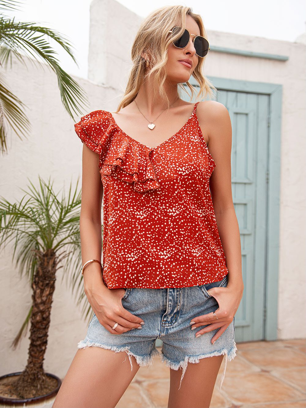 Blusa de tirantes con estampado de volantes