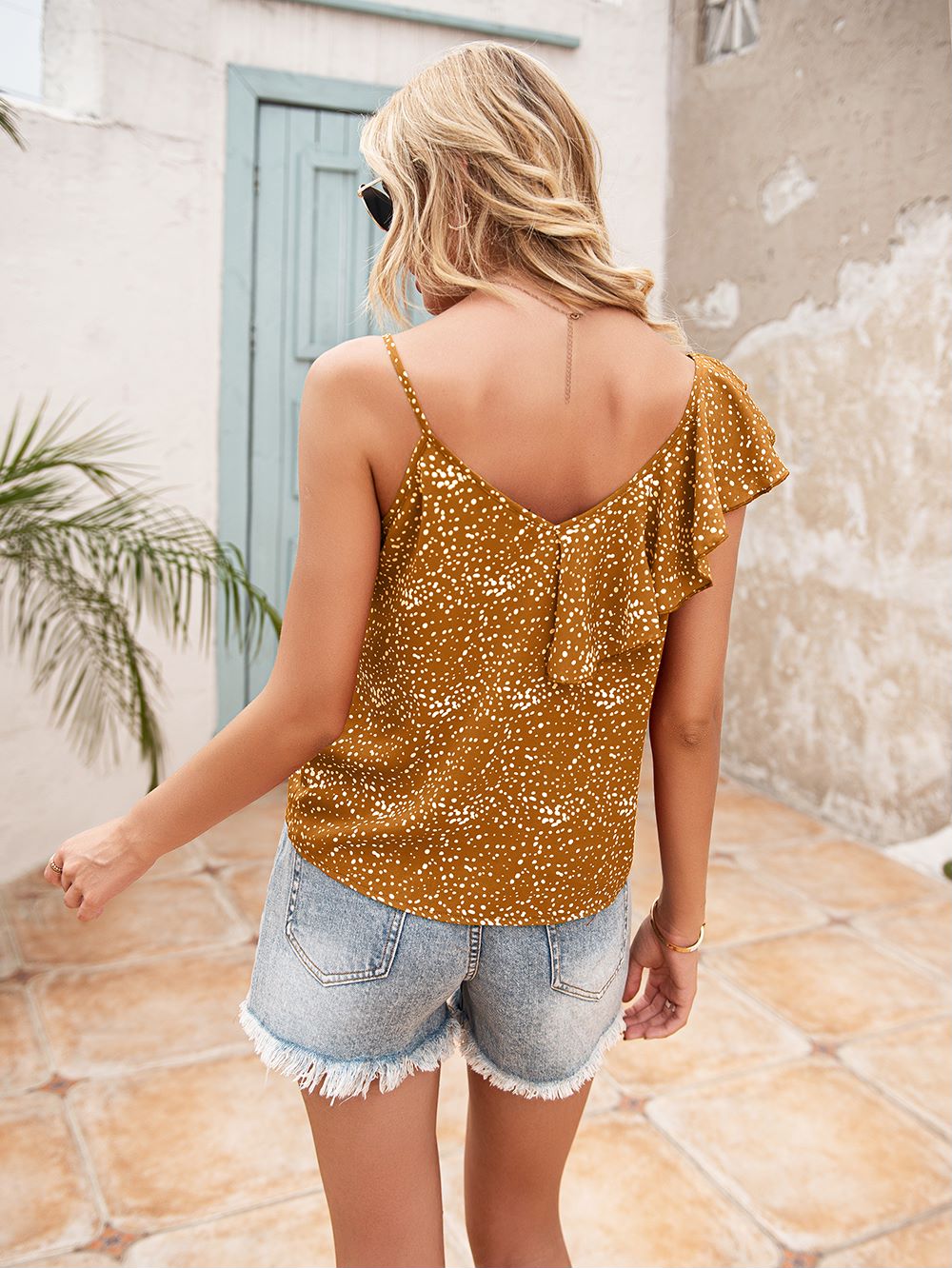 Blusa de tirantes con estampado de volantes