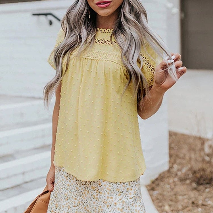 Blusa con botones en la espalda y lunares suizos