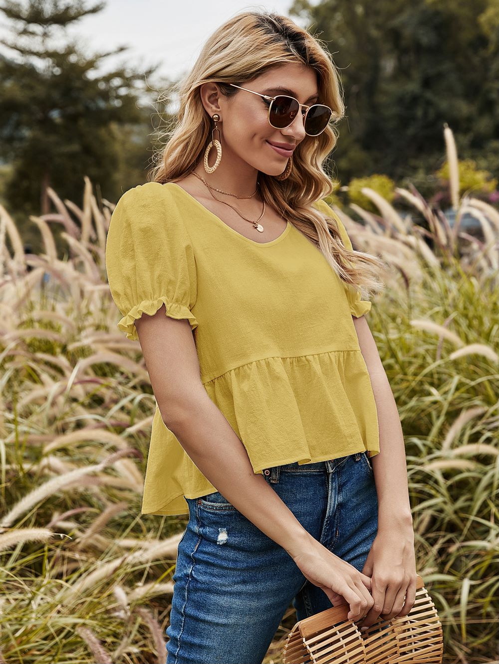 Blusa con lazo en la espalda y mangas abullonadas