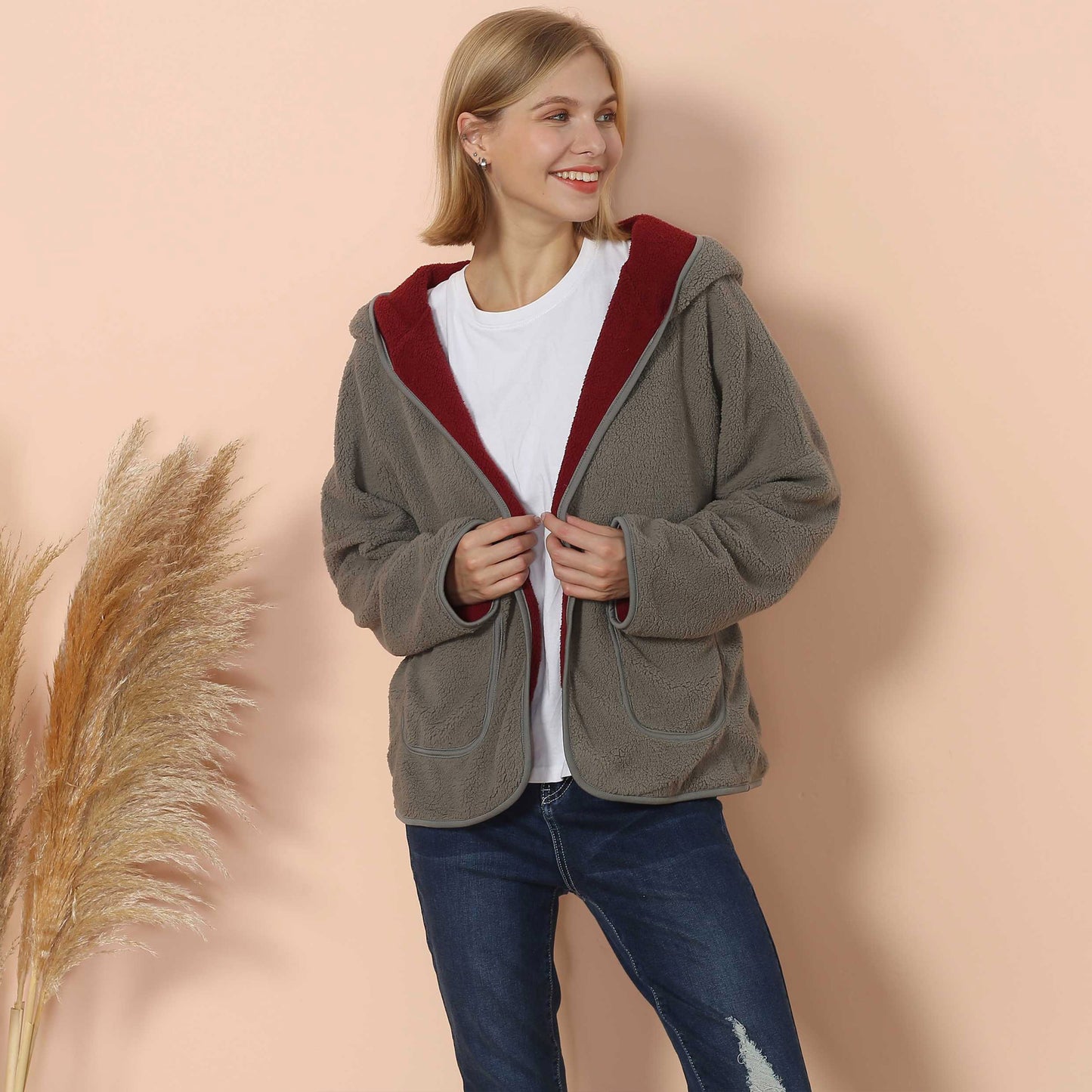 Sudadera con capucha y bolsillo frontal abierto de polar