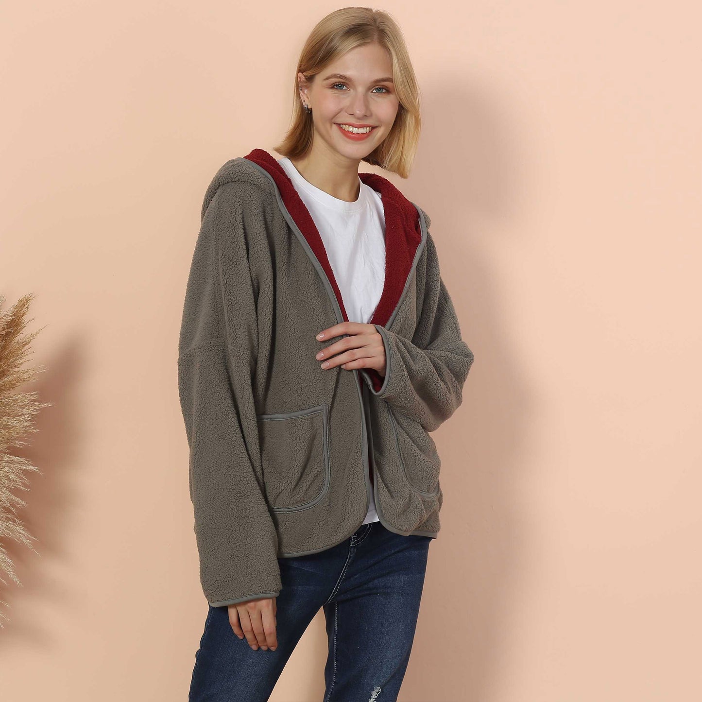 Sudadera con capucha y bolsillo frontal abierto de polar