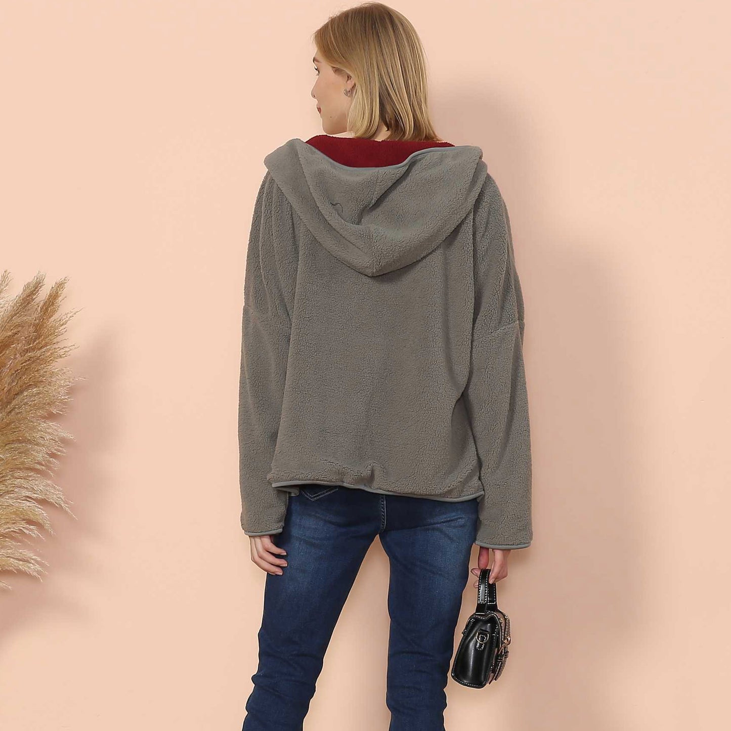 Sudadera con capucha y bolsillo frontal abierto de polar