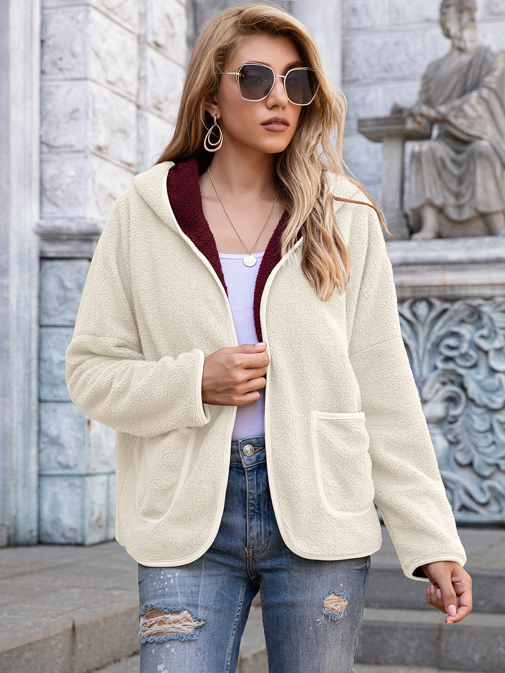 Sudadera con capucha y bolsillo frontal abierto de polar