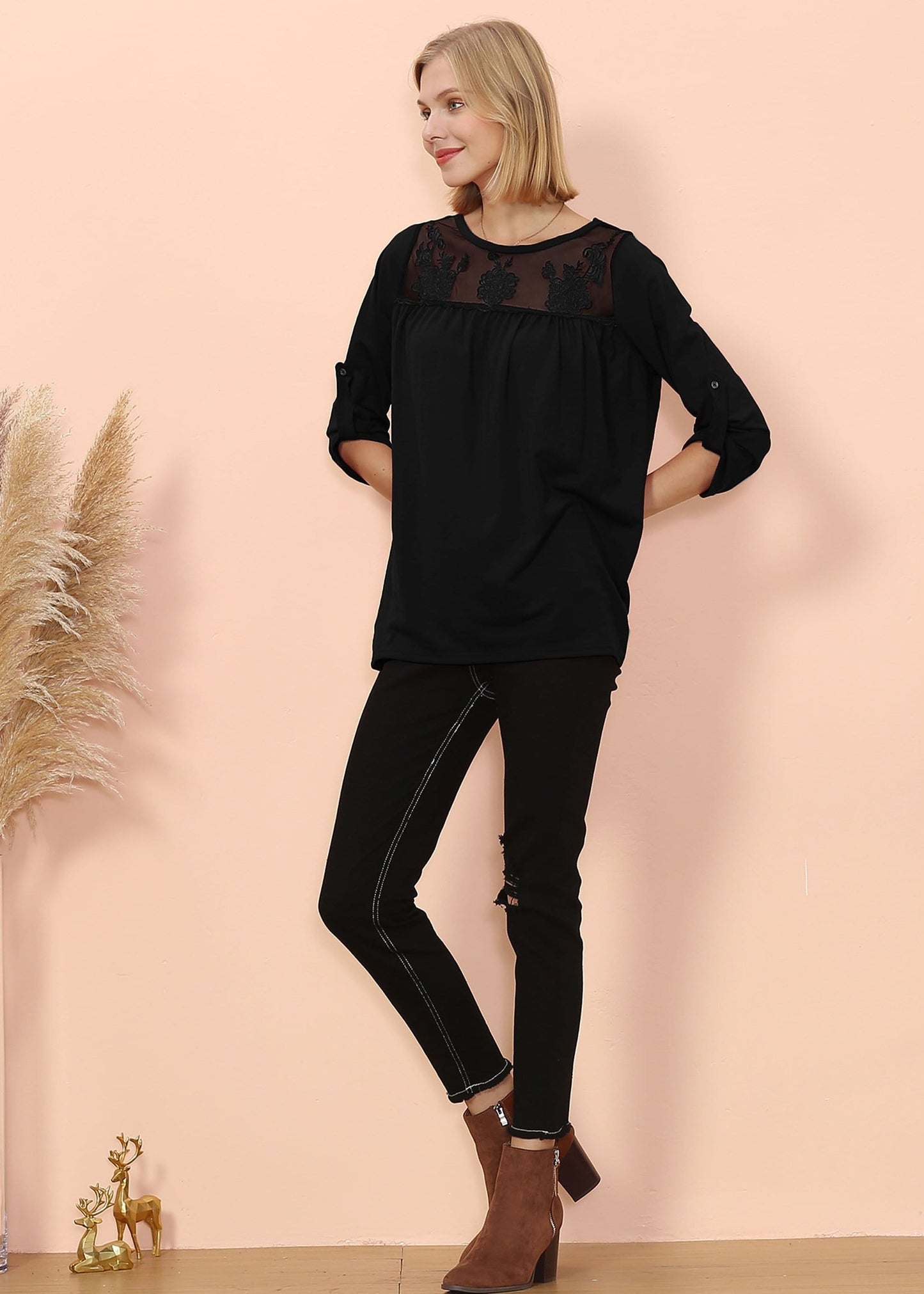 Blusa con detalle de encaje y codo a media altura