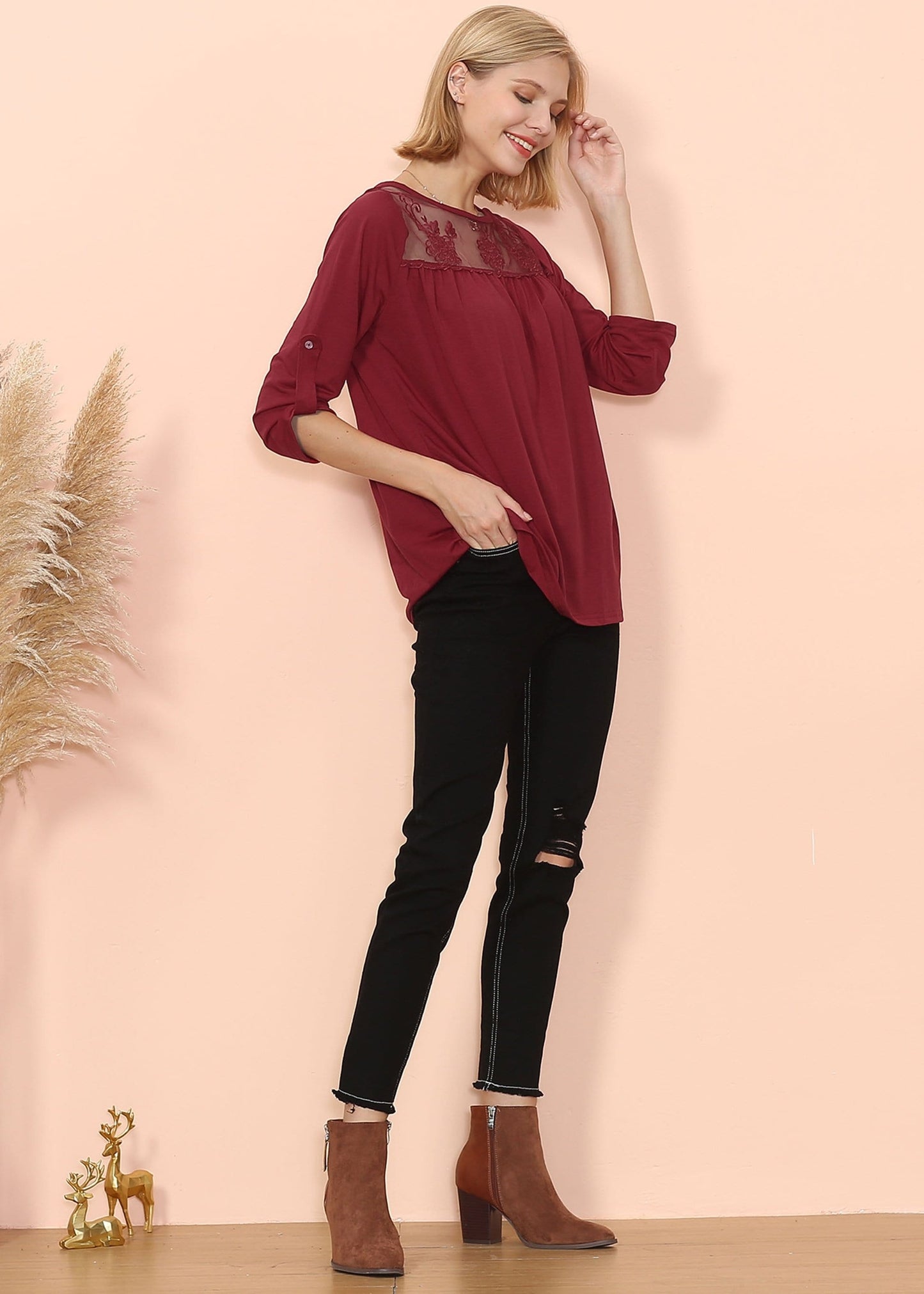 Blusa con detalle de encaje y codo a media altura