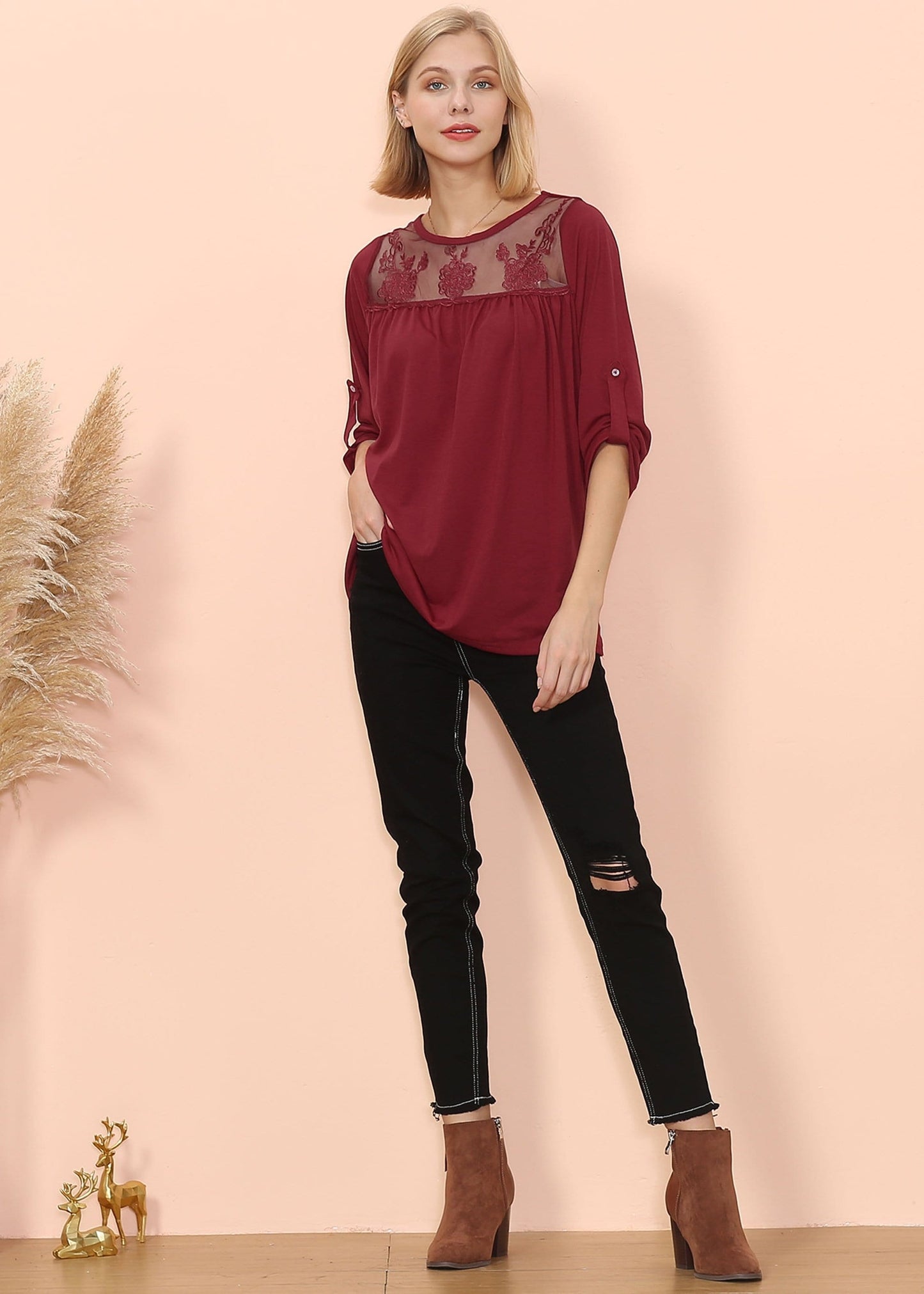 Blusa con detalle de encaje y codo a media altura