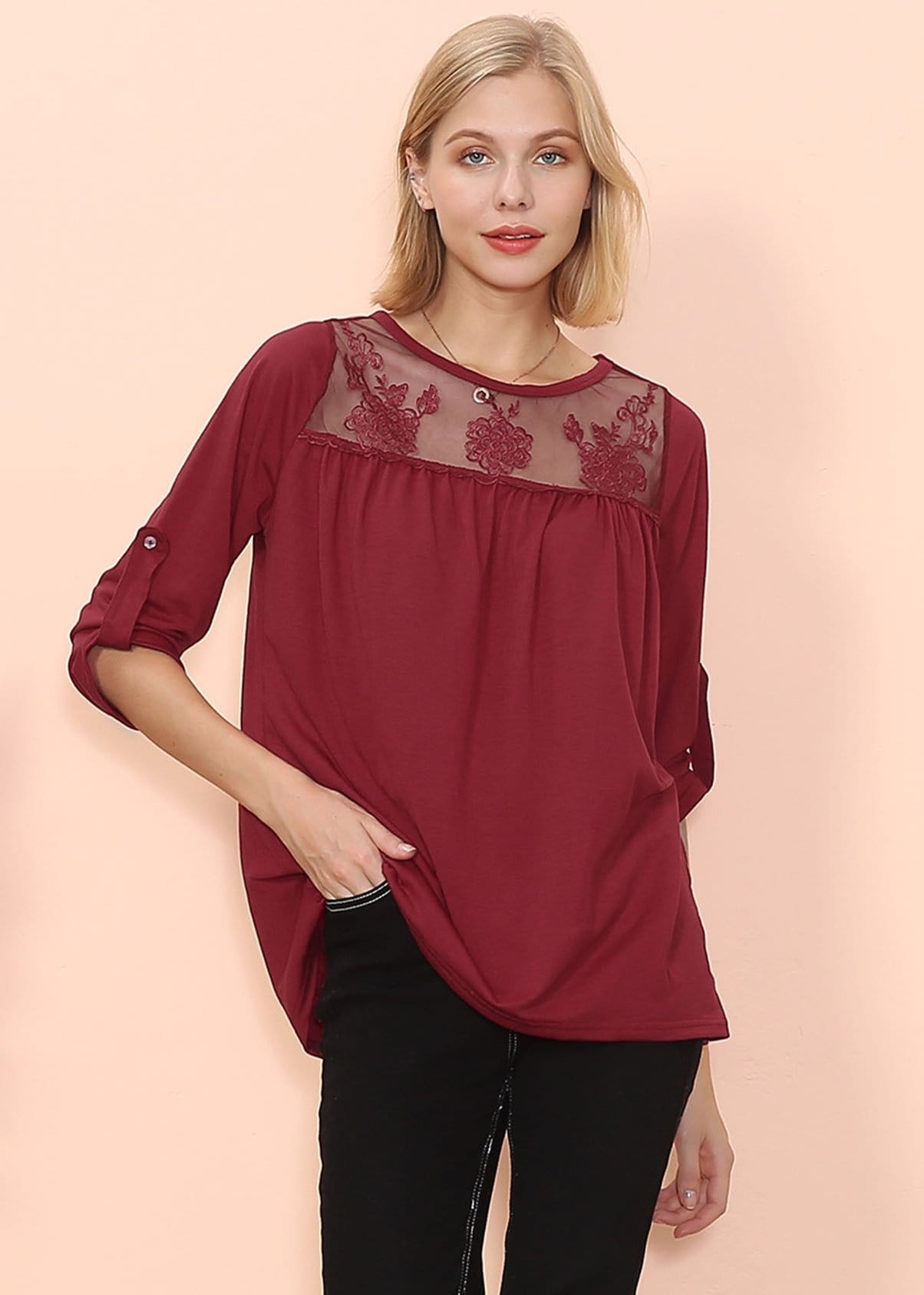 Blusa con detalle de encaje y codo a media altura