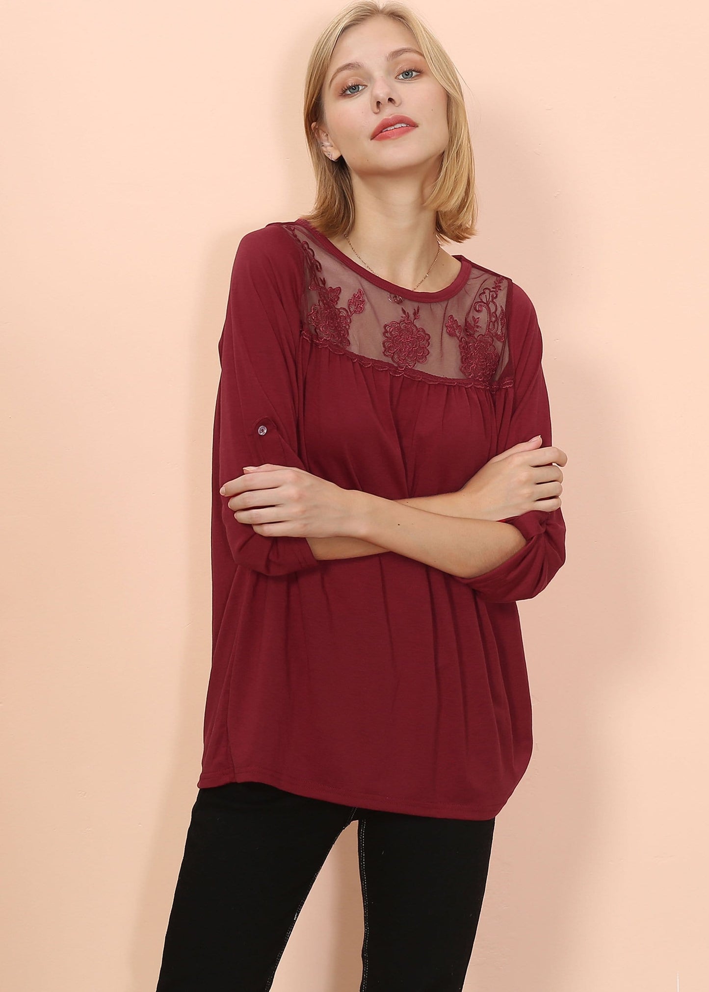 Blusa con detalle de encaje y codo a media altura