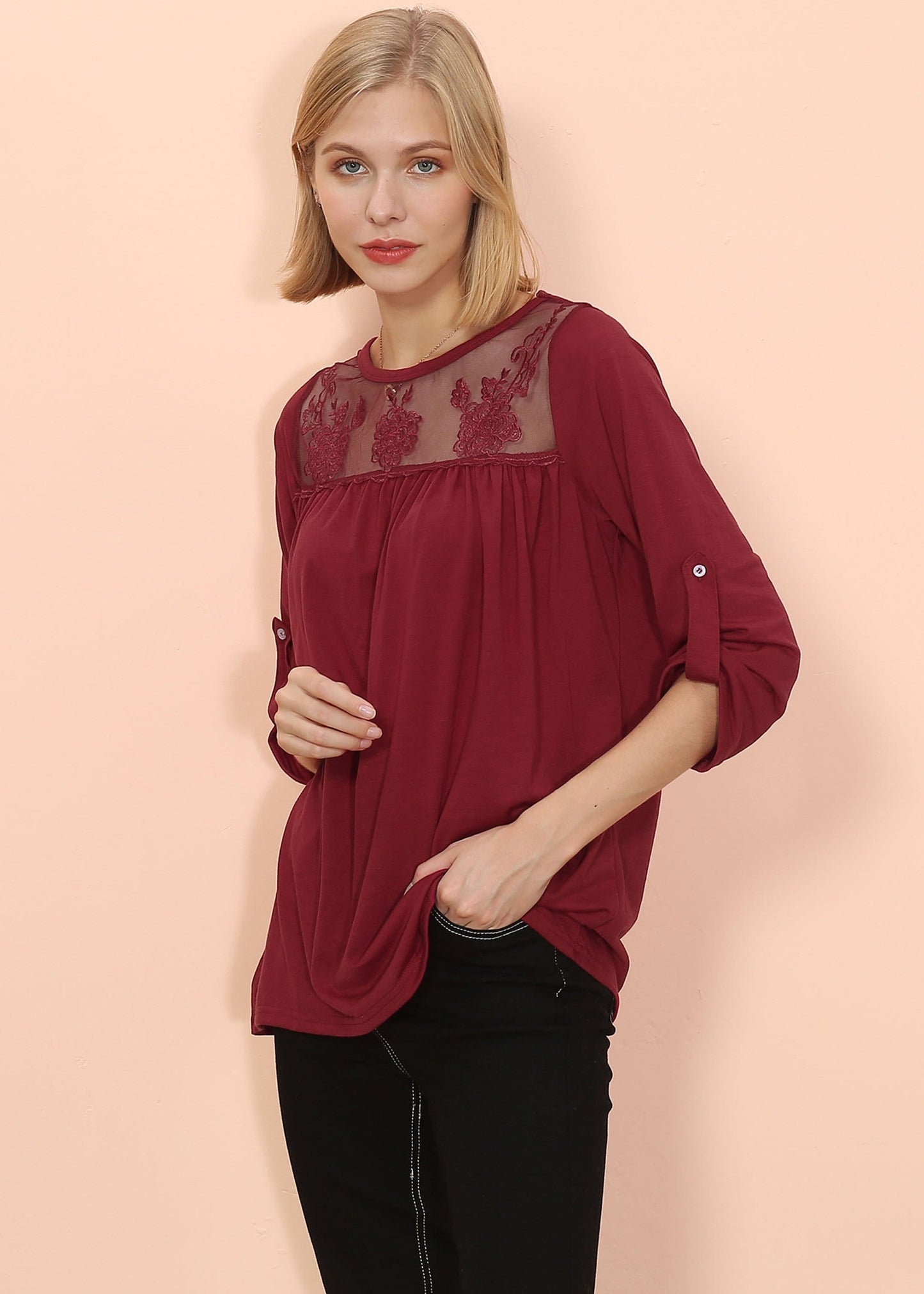 Blusa con detalle de encaje y codo a media altura