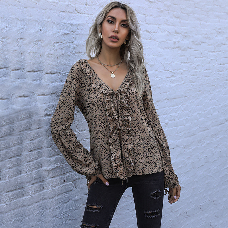 Blusa con estampado de guepardo y volantes en la parte delantera