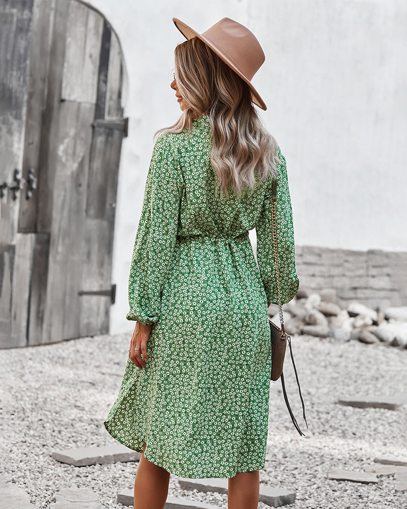Vestido camisero con lazo floral en la cintura