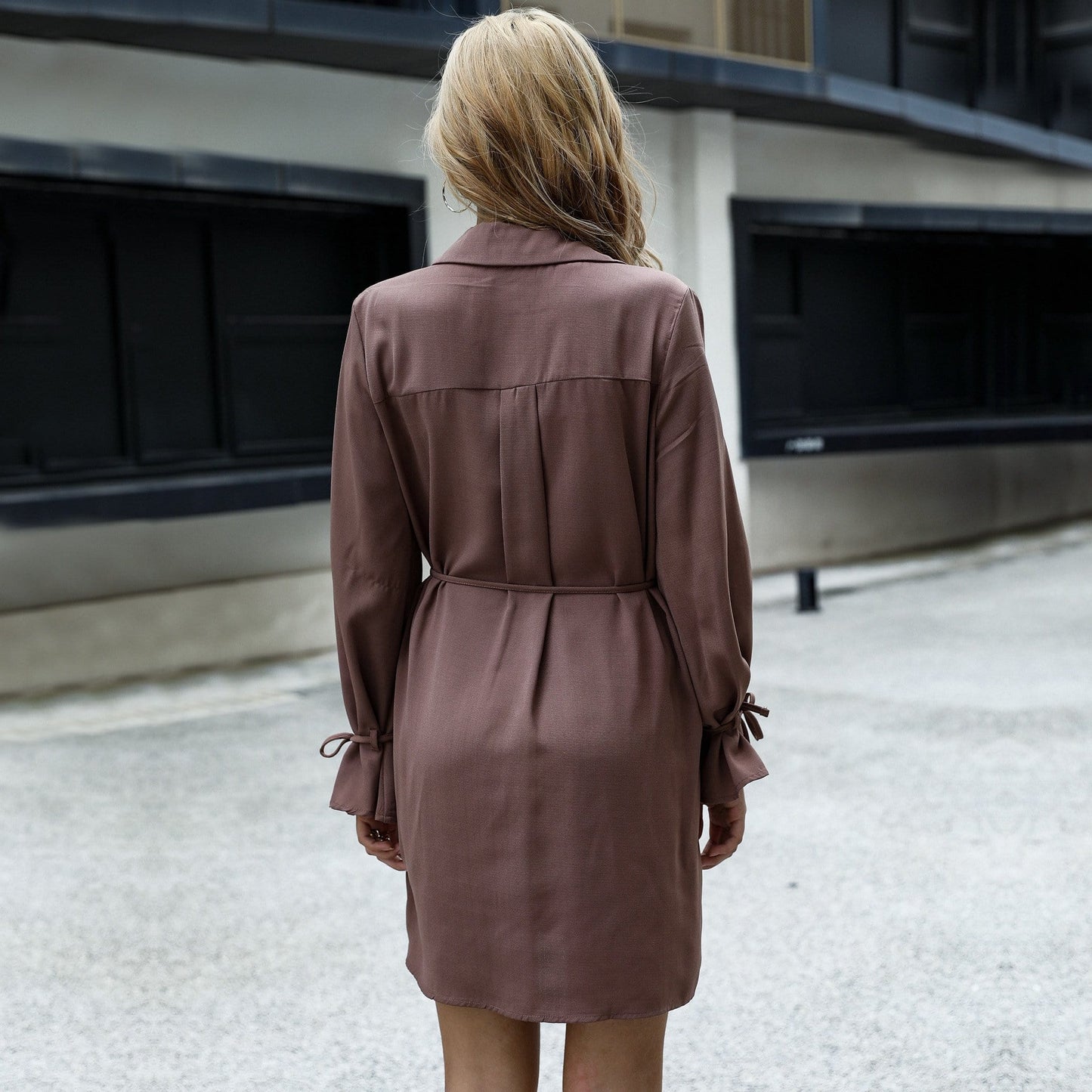 Vestido camisero con lazo en la cintura