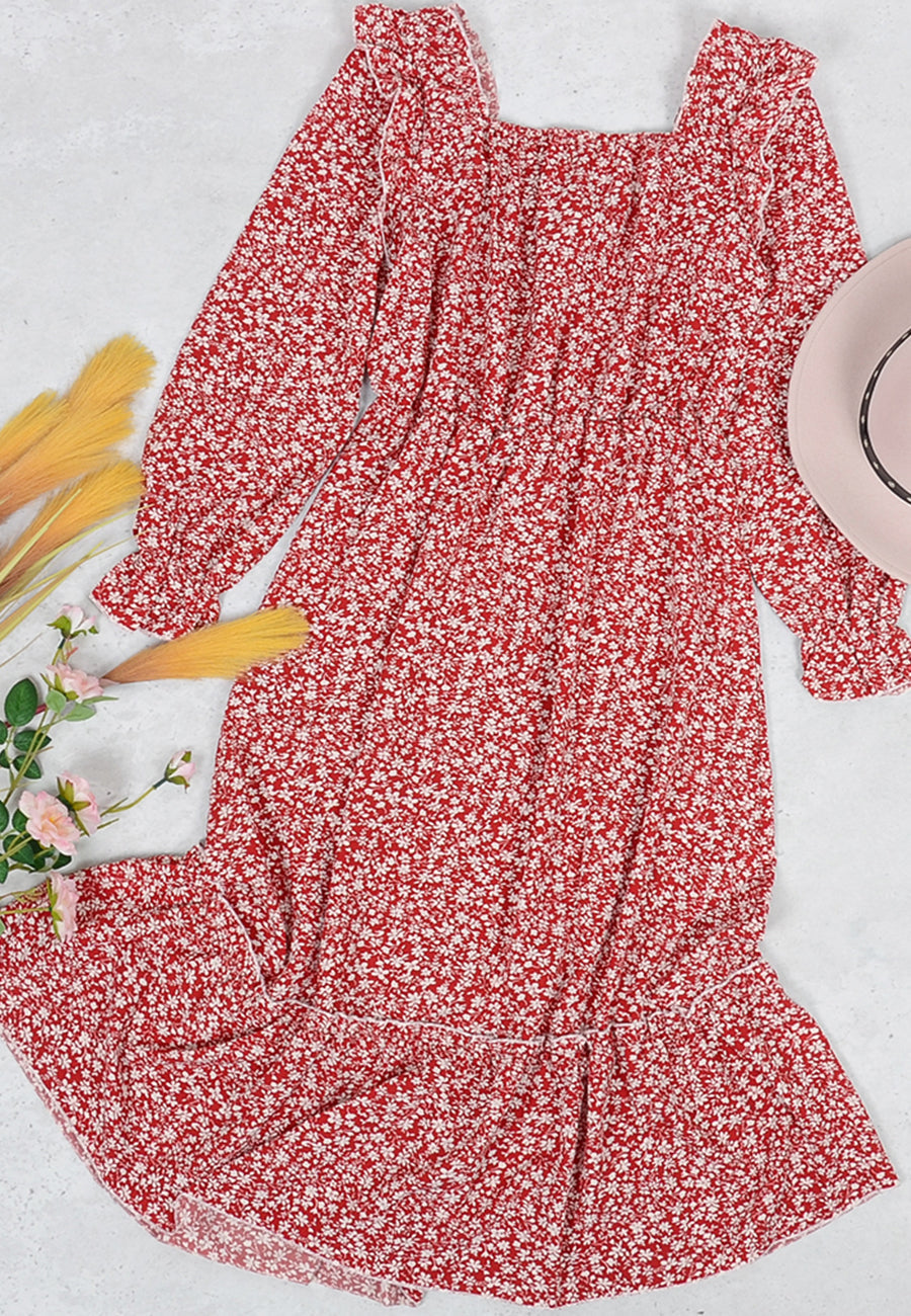 Vestido con volantes y escote cuadrado con flores