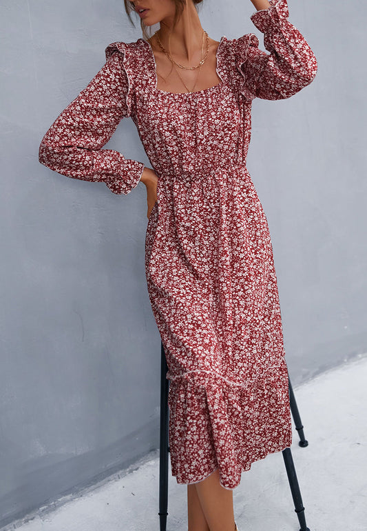 Vestido con volantes y escote cuadrado con flores