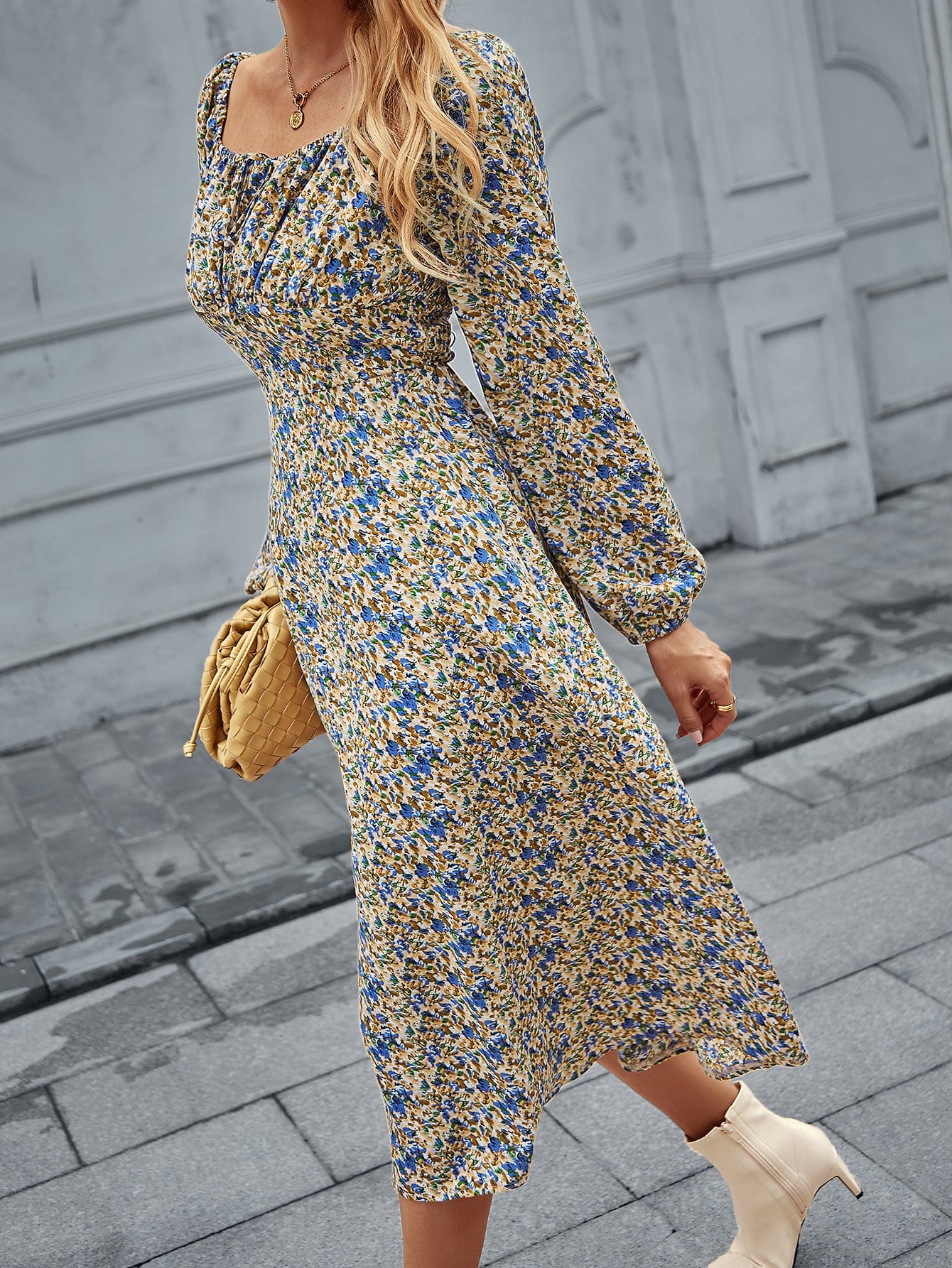 Vestido de manga larga con estampado floral y escote cuadrado