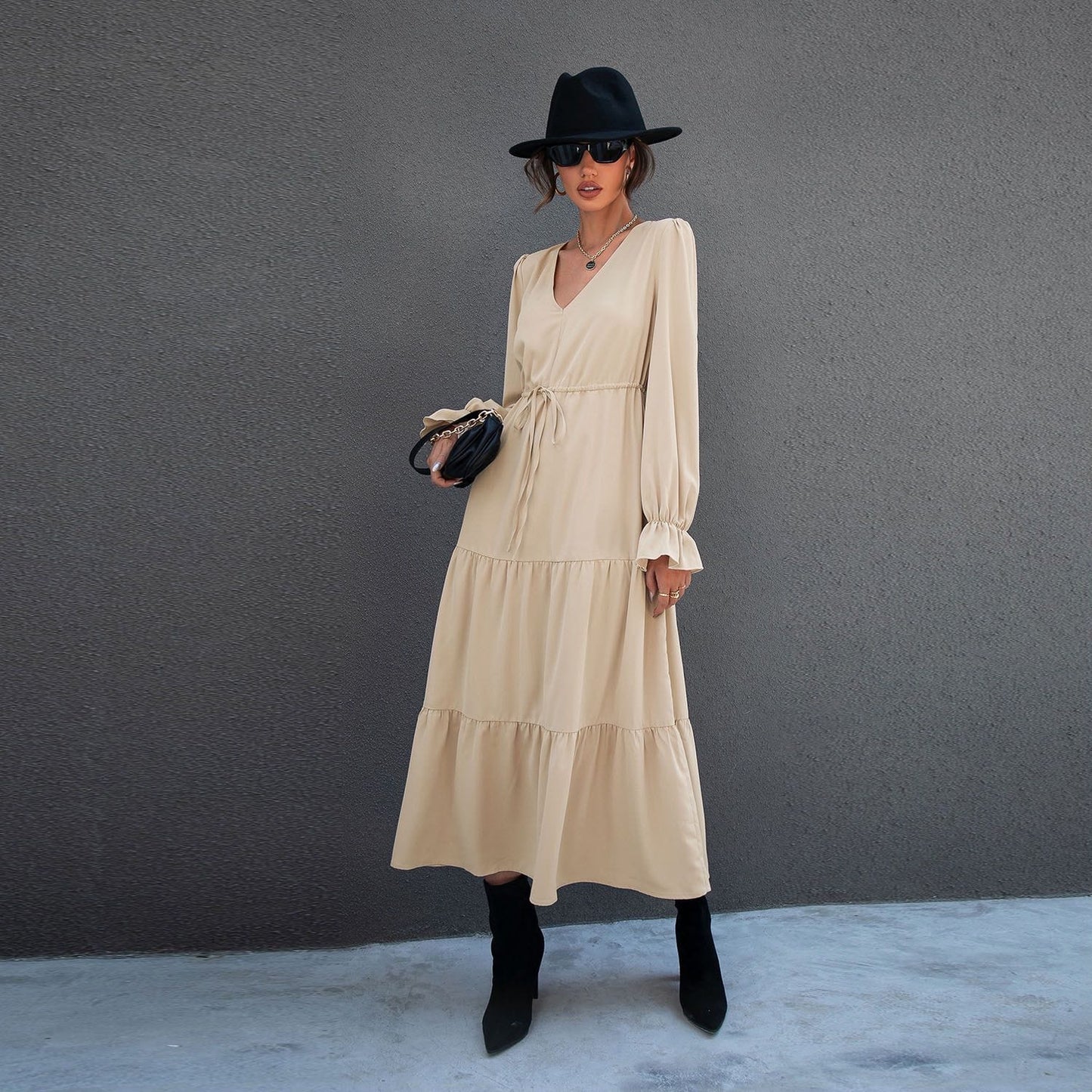 Vestido ligero liso con capas