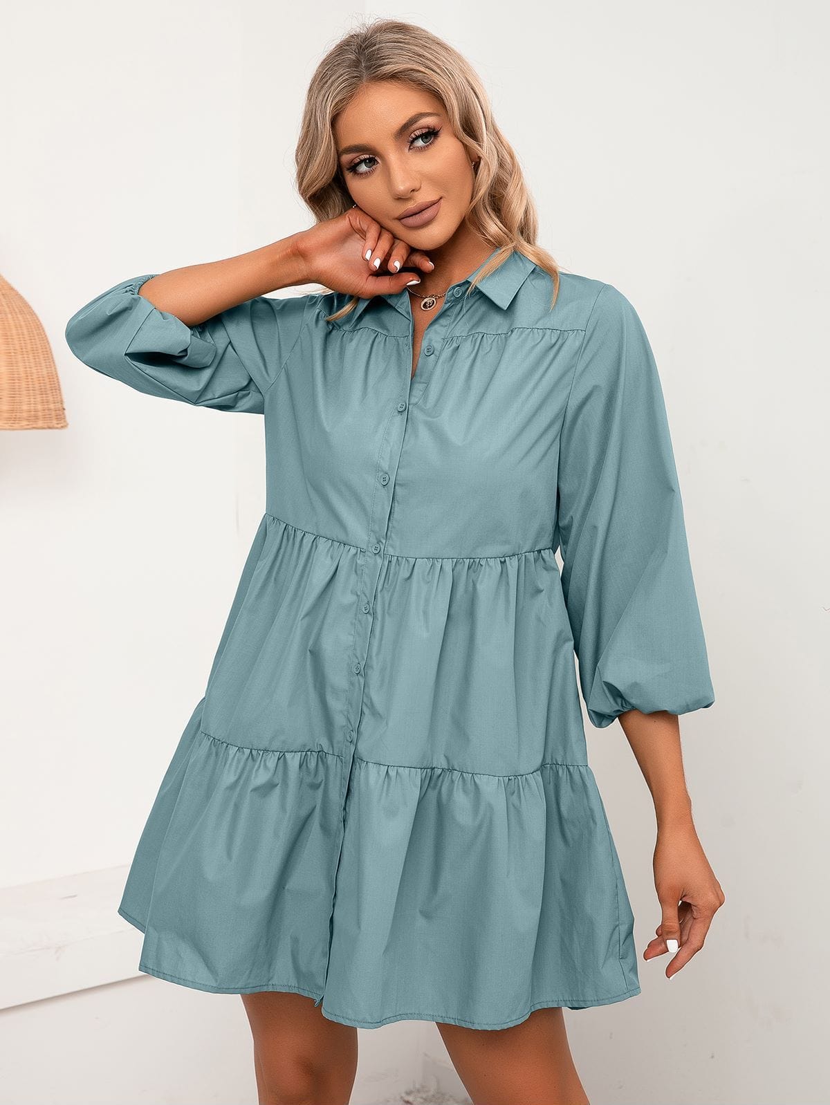 Vestido camisero con capas hasta el codo