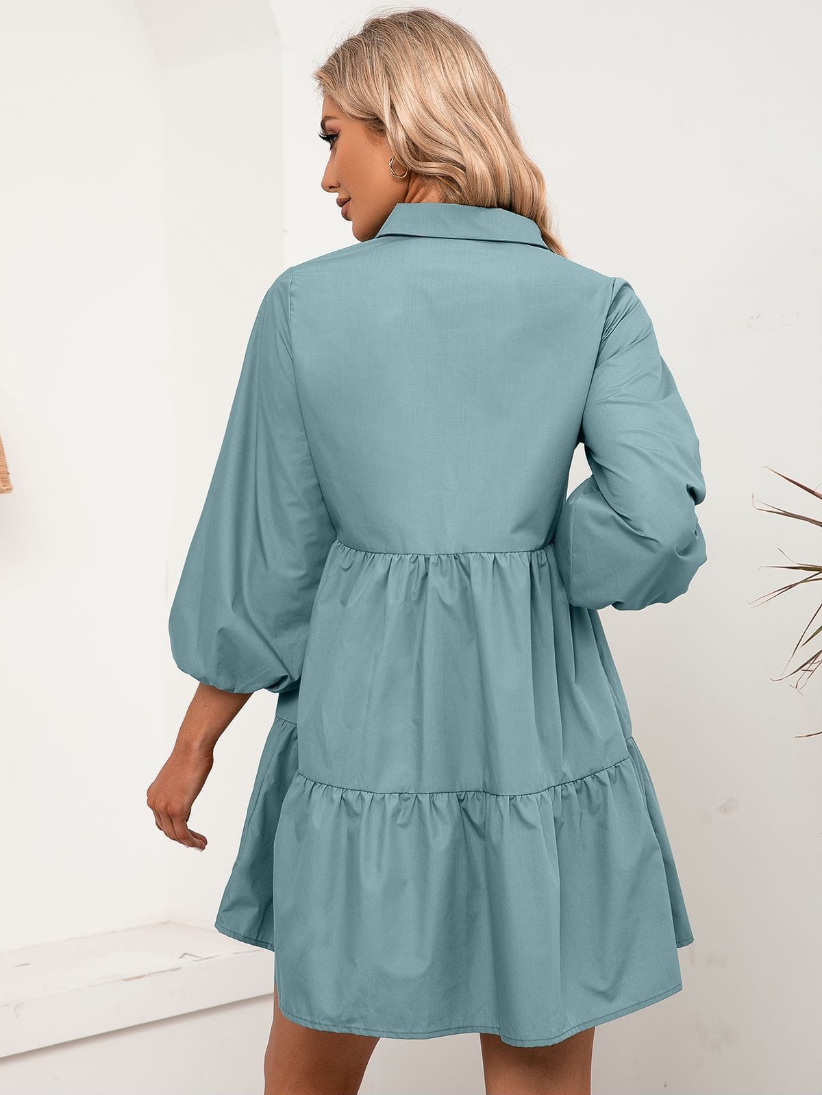Vestido camisero con capas hasta el codo