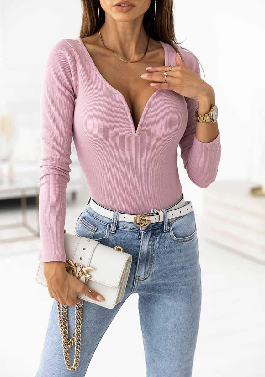 Blusa lisa con escote pronunciado