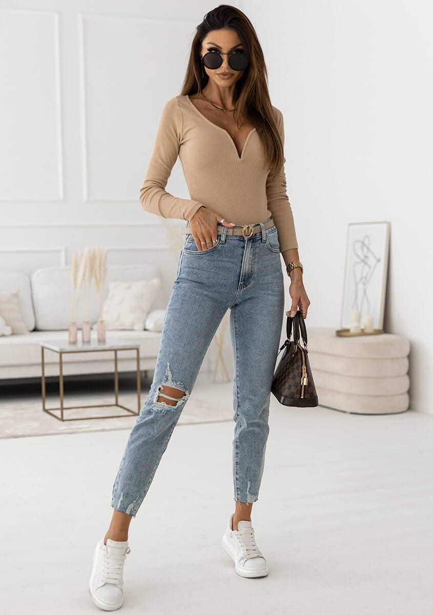 Blusa lisa con escote pronunciado