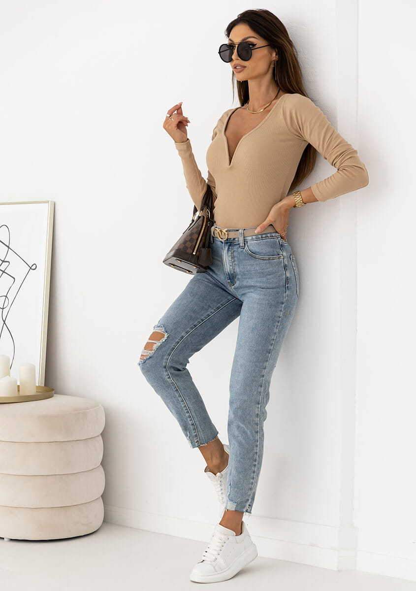 Blusa lisa con escote pronunciado