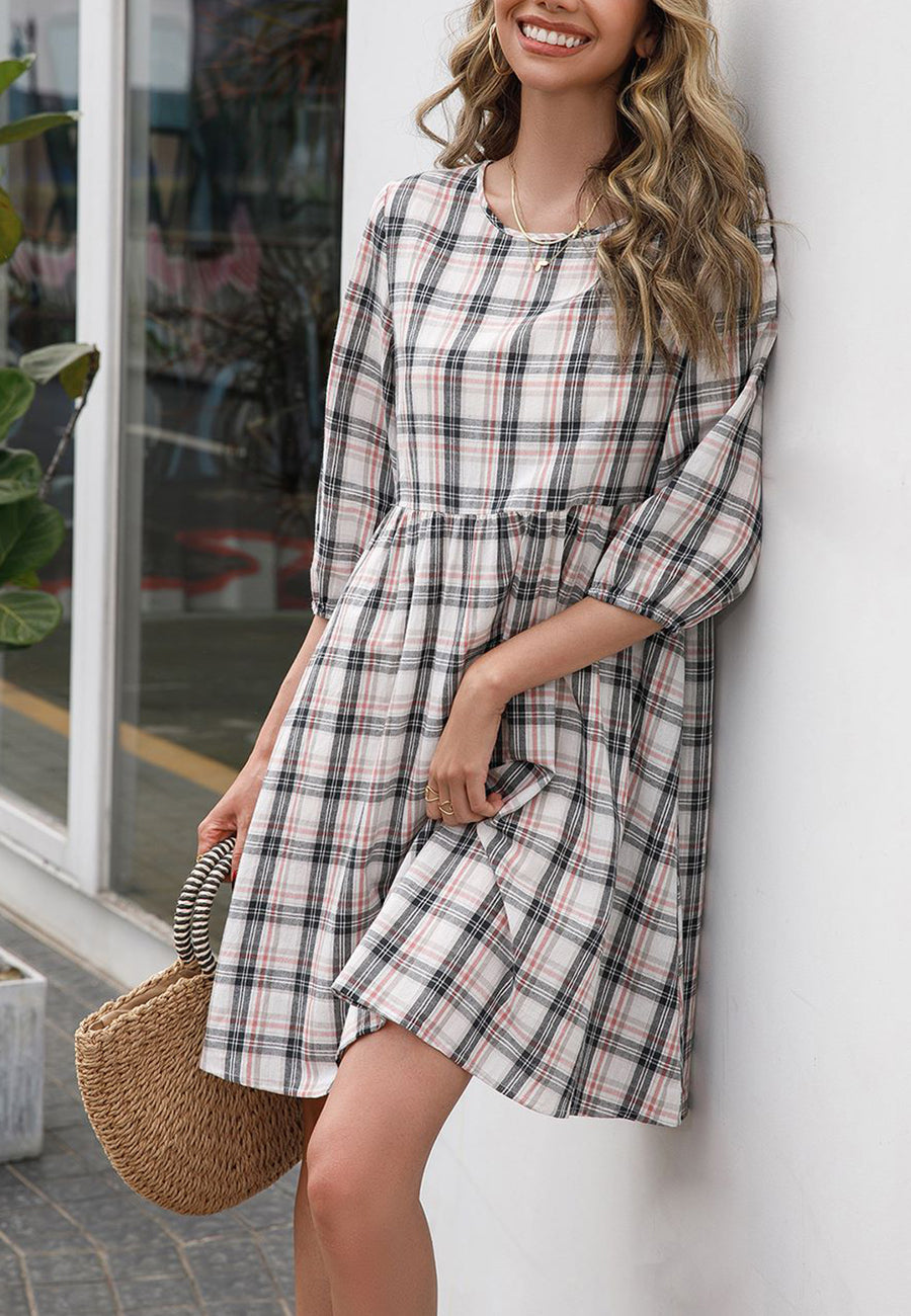 Vestido a cuadros con cuello redondo