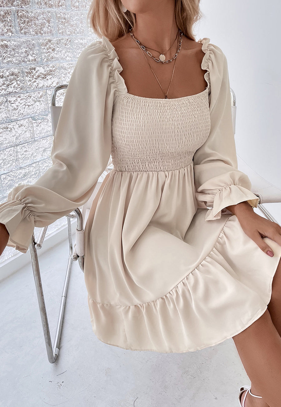 Vestido con dobladillo fruncido y volantes