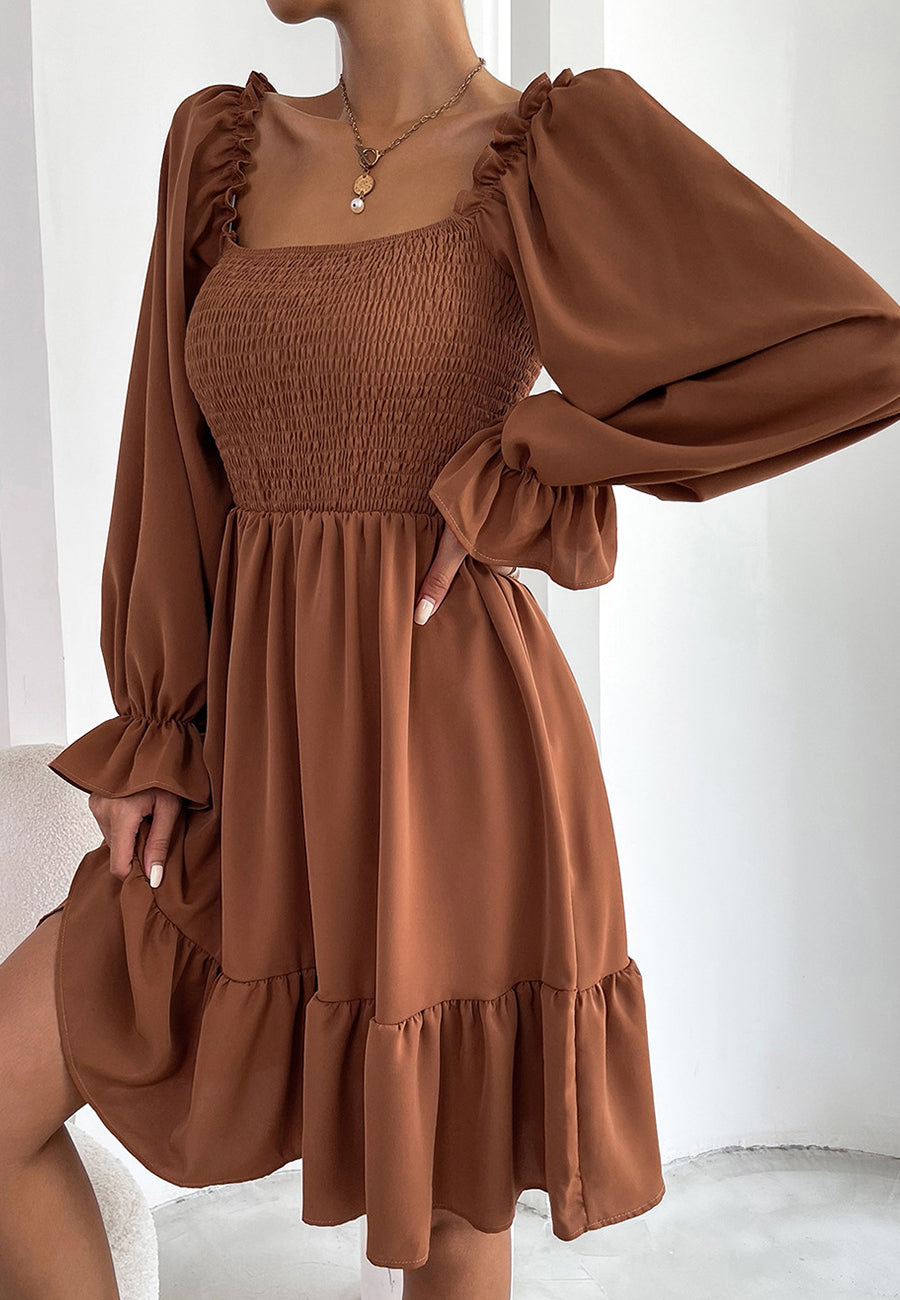 Vestido con dobladillo fruncido y volantes