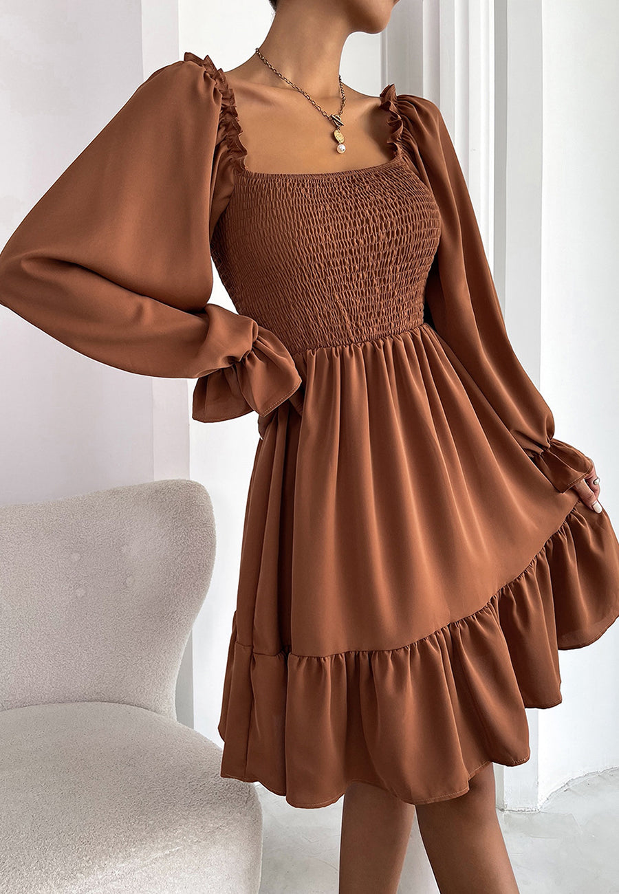 Vestido con dobladillo fruncido y volantes