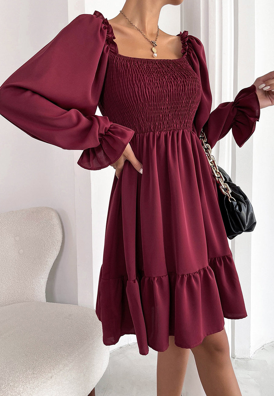 Vestido con dobladillo fruncido y volantes