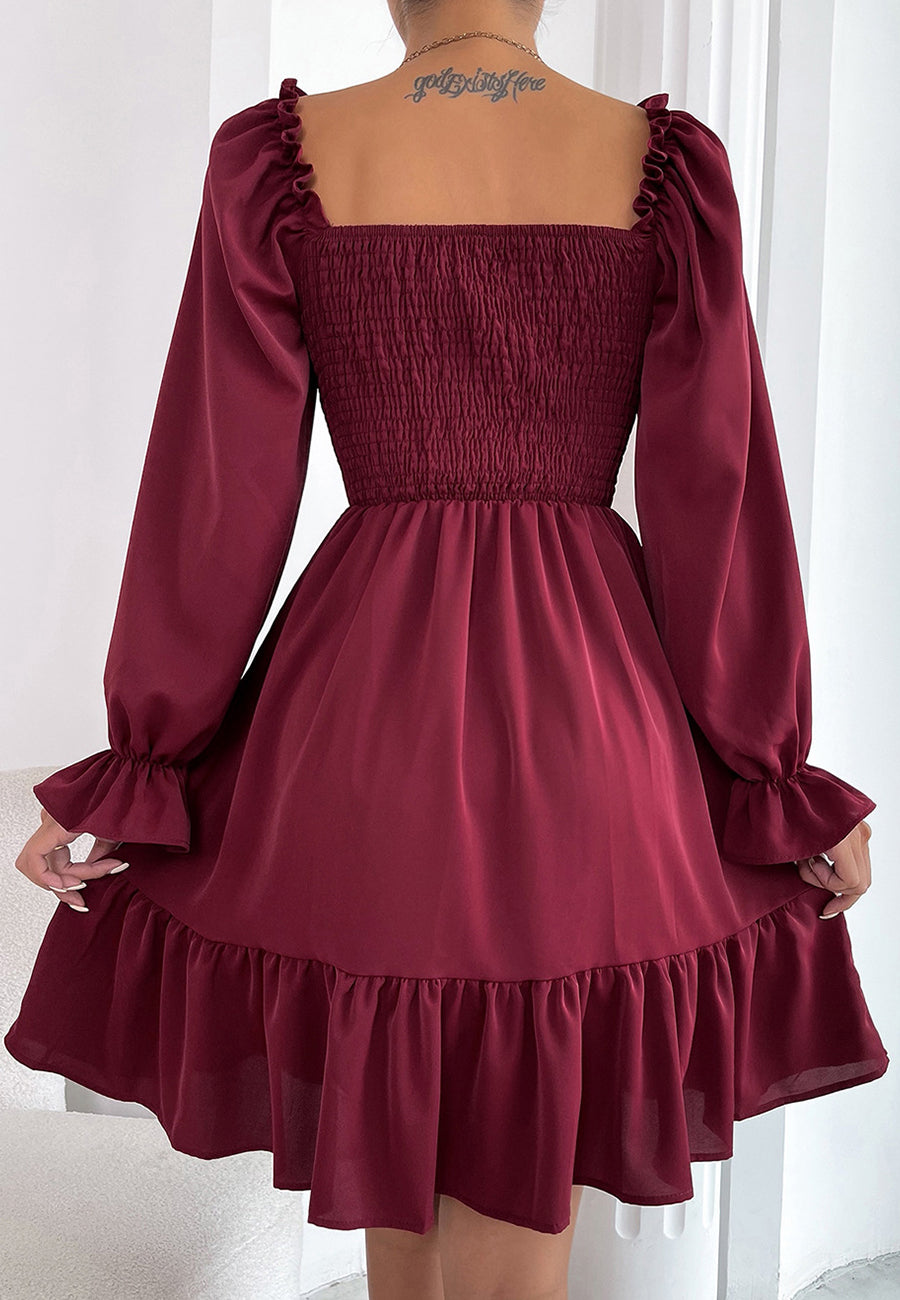 Vestido con dobladillo fruncido y volantes